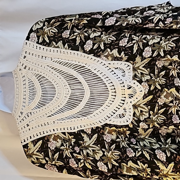 2/$20 Entro L Crochet Leaf Open Cardigan - Picture 7 of 11